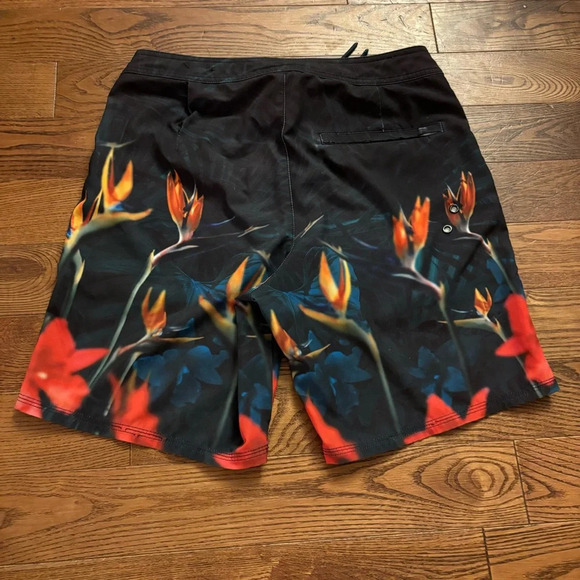 🛍️3/$30 American Eagle Outfitters black  floral board swim shorts trunks small - Picture 2 of 15